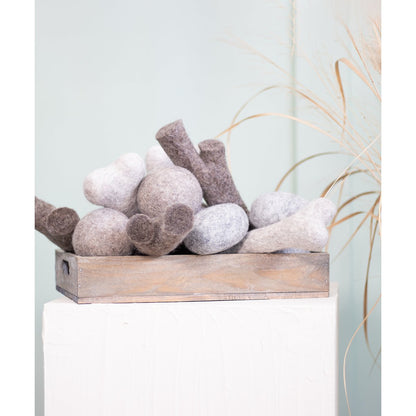 “Pebble” made of wool felt